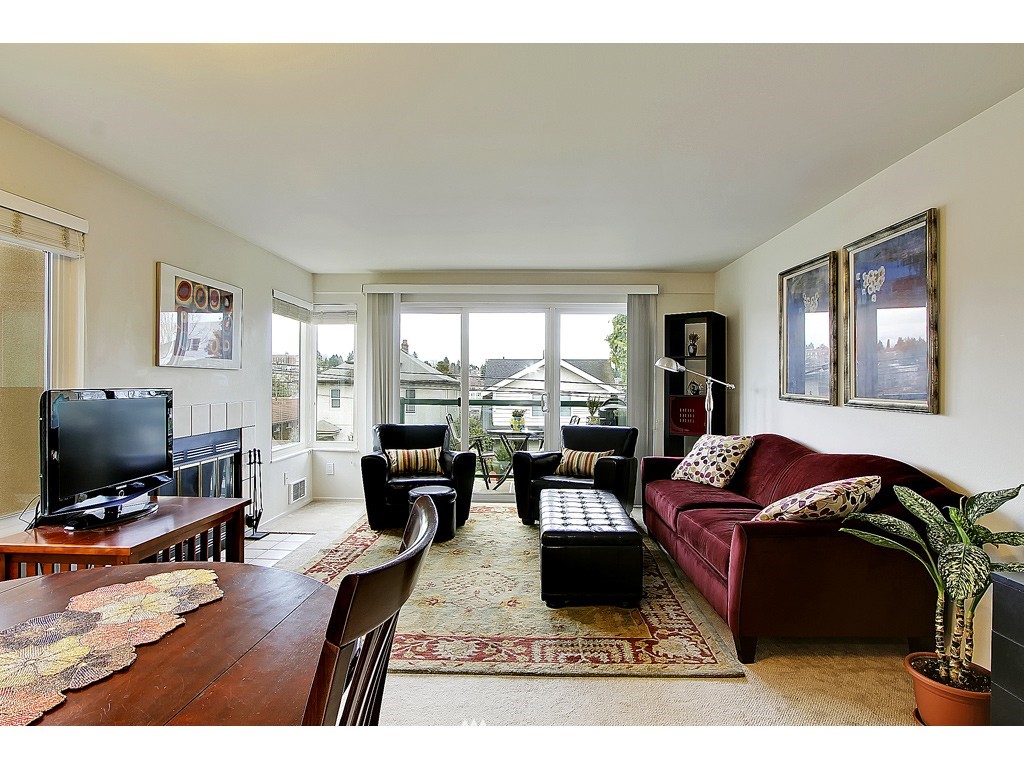 3919 Whitman Avenue North Seattle, WA 98103 - Photo 8 of 15 Gallery Image 8