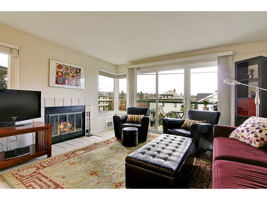 3919 Whitman Avenue North Seattle, WA 98103 - Photo 10 of 15 Gallery Image 10