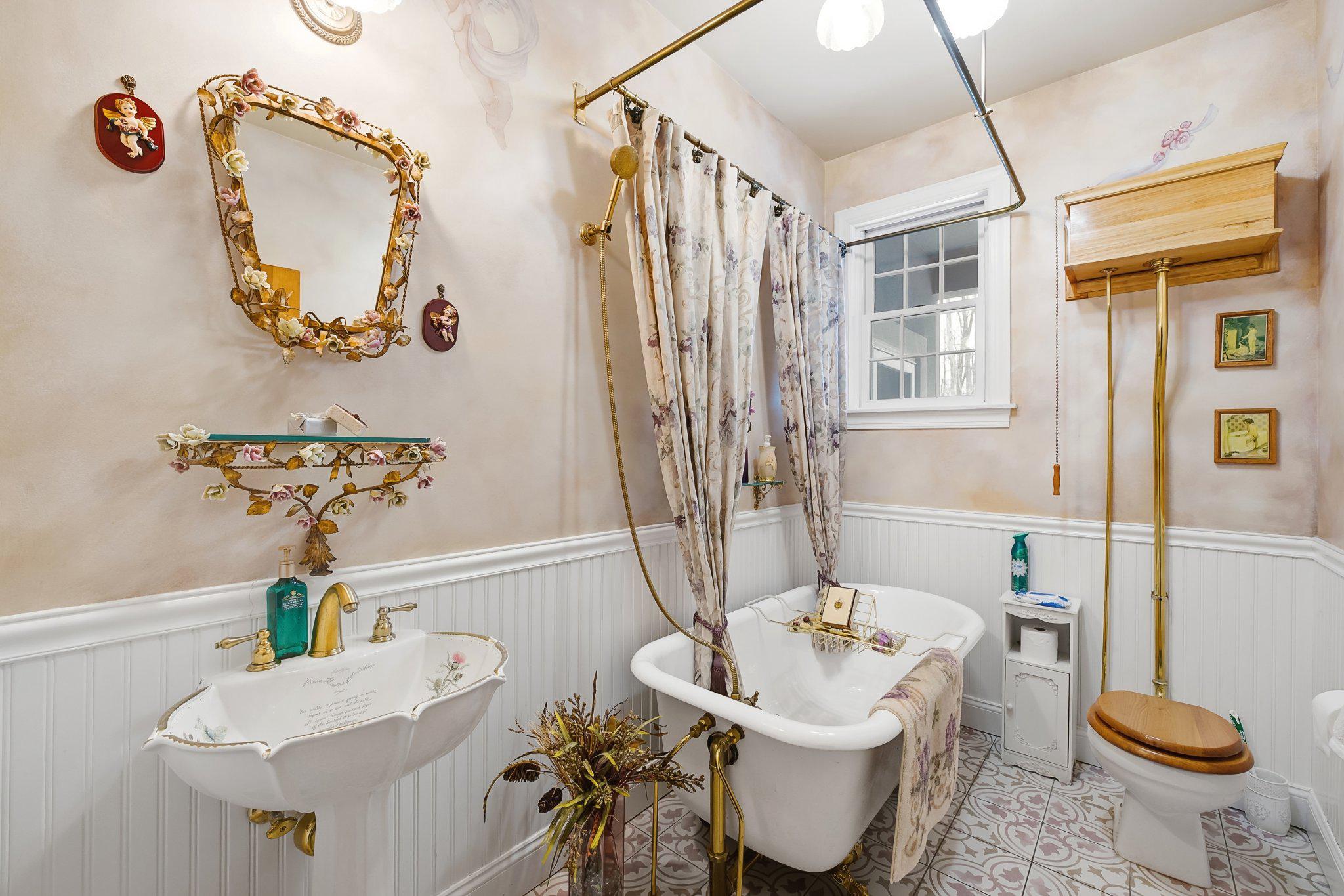 6688 Haasadahl Road Allentown, PA 18106 - Photo 18 of 31 Bespoke french syle full bath