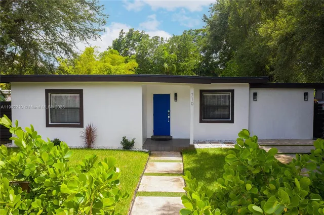 a view of an outdoor sitting area with chairs