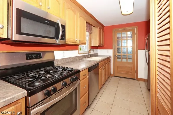 $3,700 | 2 Mohawk Drive, Cranford, NJ 07016