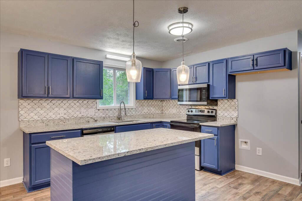 526 Berry Street Martinez, GA 30907 - Photo 3 of 16 Island!