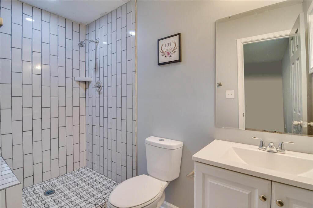 526 Berry Street Martinez, GA 30907 - Photo 9 of 16 Tiled shower!