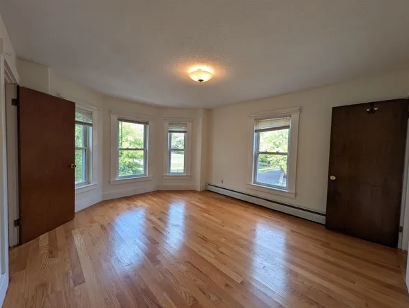 $1,995 | 19 East Concord Street, Unit B, Dover, NH 03820