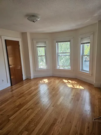$1,995 | 19 East Concord Street, Unit B, Dover, NH 03820