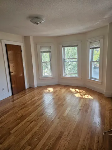 $1,995 | 19 East Concord Street, Unit B, Dover, NH 03820