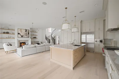 $3,199,000 | 2721 Fenwood Road, West University Place, TX 77005