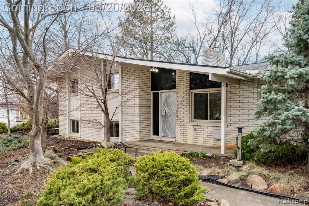 5832 Shaun Road West Bloomfield, MI 48322 - Photo 2 of 42 Gallery Image 2