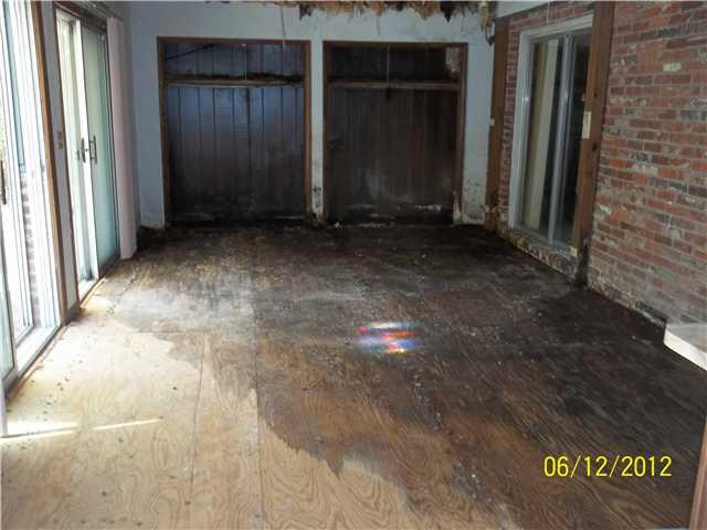 811 Raleigh Road Anderson, IN 46012 - Photo 3 of 8