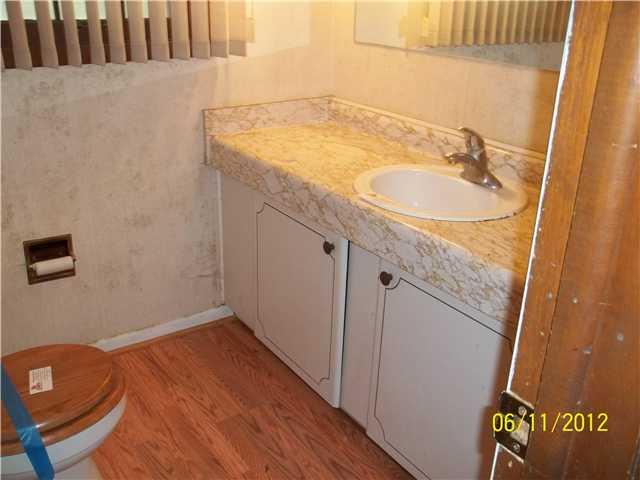 811 Raleigh Road Anderson, IN 46012 - Photo 7 of 8