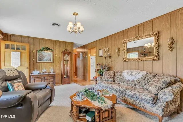 $325,000 | 16044 Hamilton Street, Mendota, VA 24270