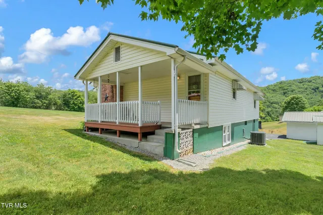 $325,000 | 16044 Hamilton Street, Mendota, VA 24270