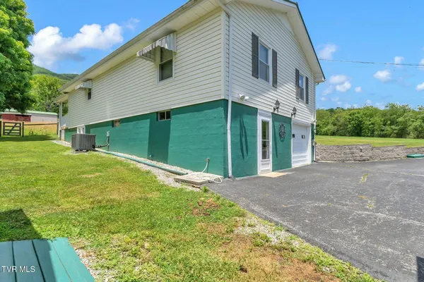 $325,000 | 16044 Hamilton Street, Mendota, VA 24270