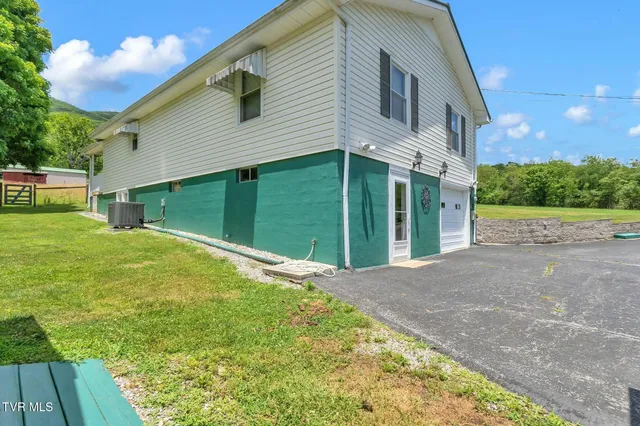 $325,000 | 16044 Hamilton Street, Mendota, VA 24270