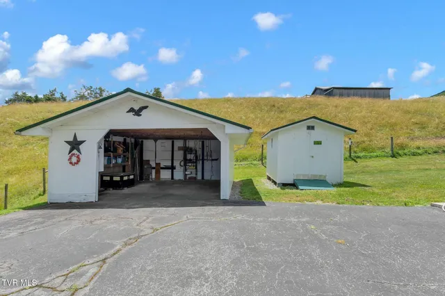 $325,000 | 16044 Hamilton Street, Mendota, VA 24270