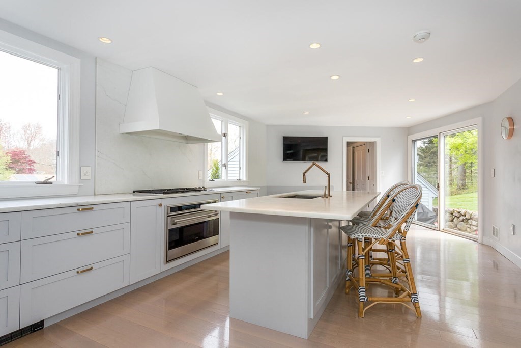 35 Thomas Lane Canton, MA 02021 - Photo 11 of 37 Gallery Image 11