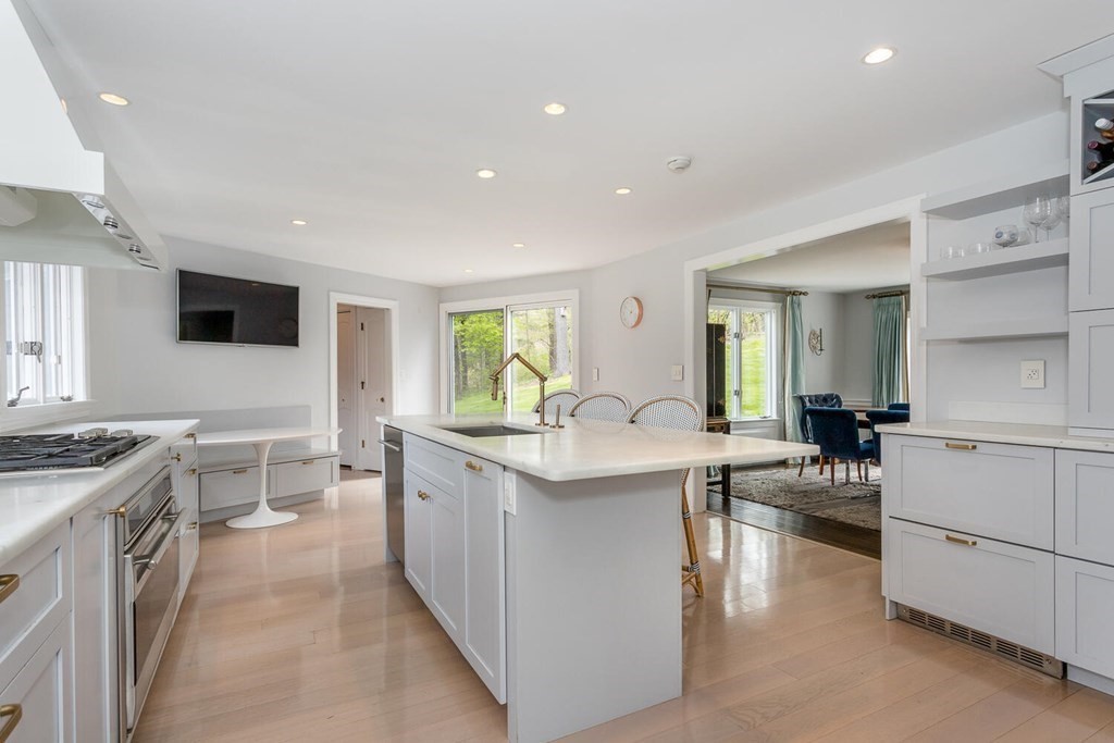 35 Thomas Lane Canton, MA 02021 - Photo 12 of 37 Gallery Image 12