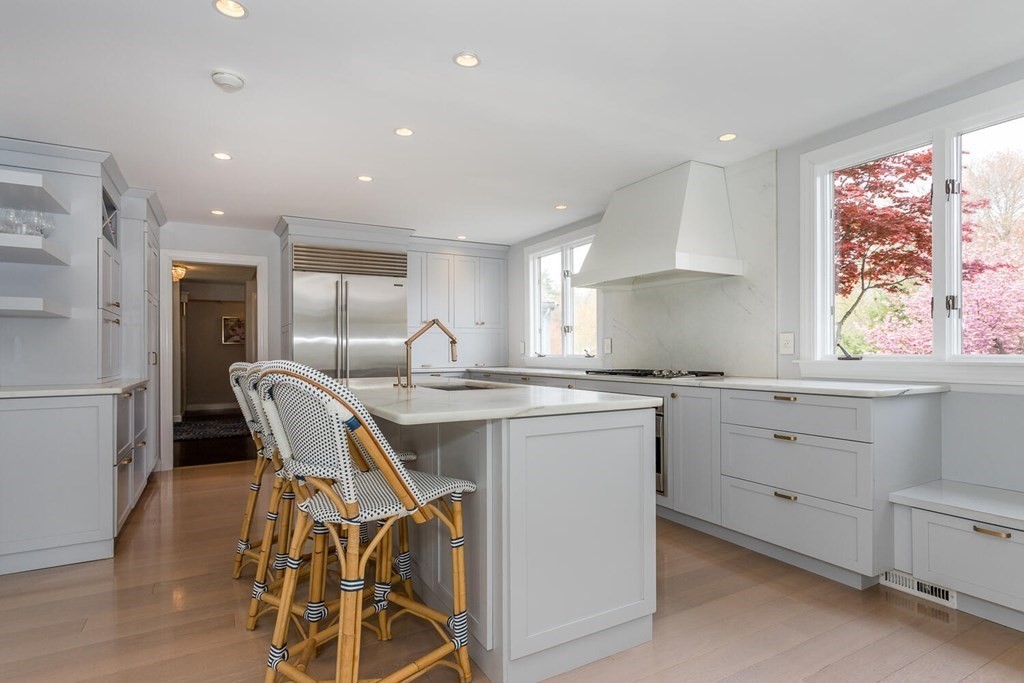 35 Thomas Lane Canton, MA 02021 - Photo 10 of 37 Gallery Image 10