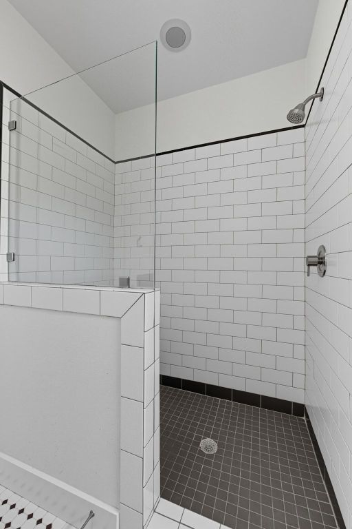 1010 Muse Lane, Unit 15 Austin, TX 78702 - Photo 13 of 22 a bathroom with a shower