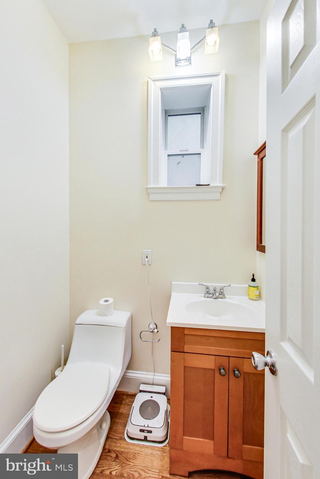 38 Q Street Northeast Washington, DC 20002 - Photo 17 of 48 Powder Room