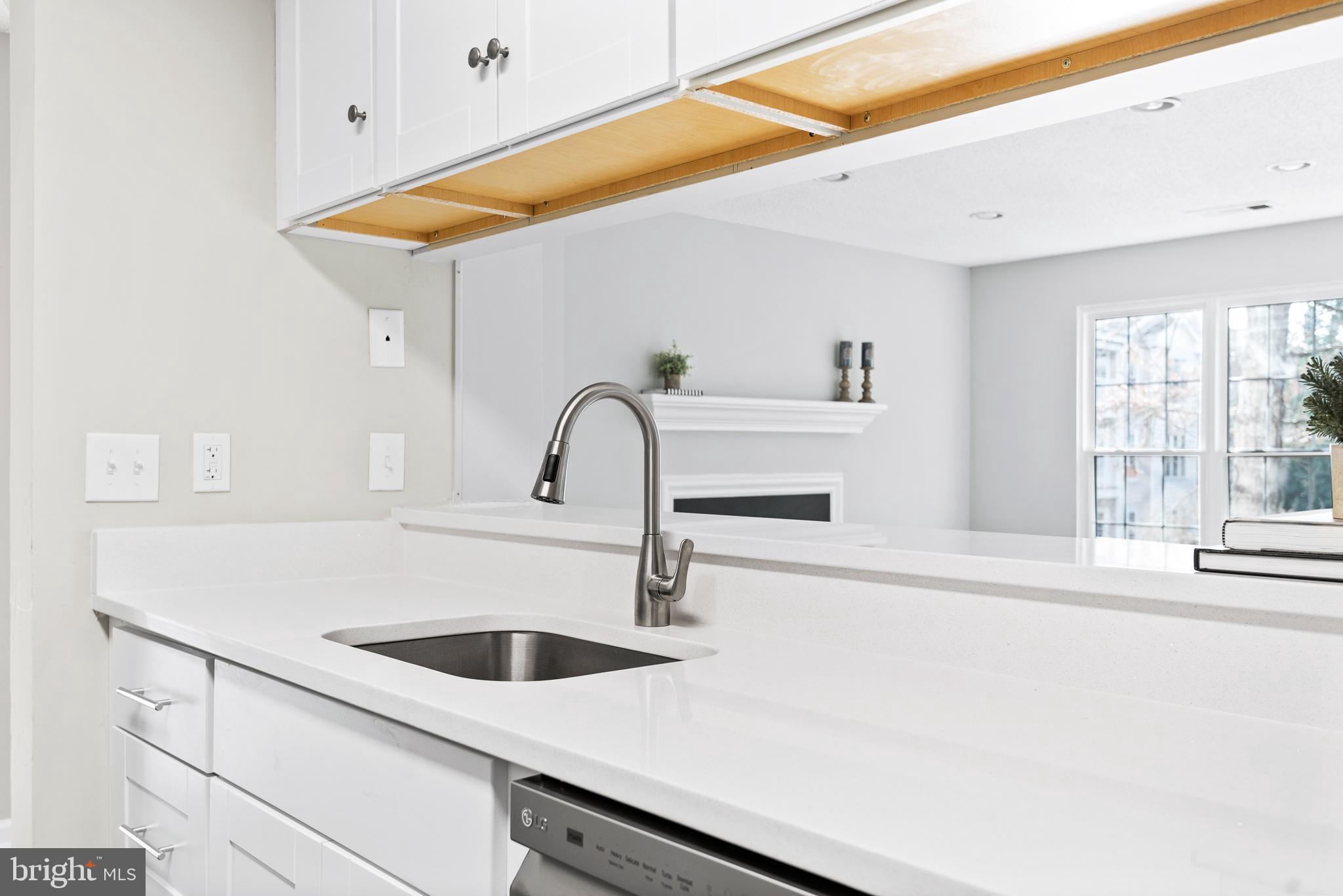 21029 Timber Ridge Terrace, Unit 203 Ashburn, VA 20147 - Photo 8 of 28 Kitchen