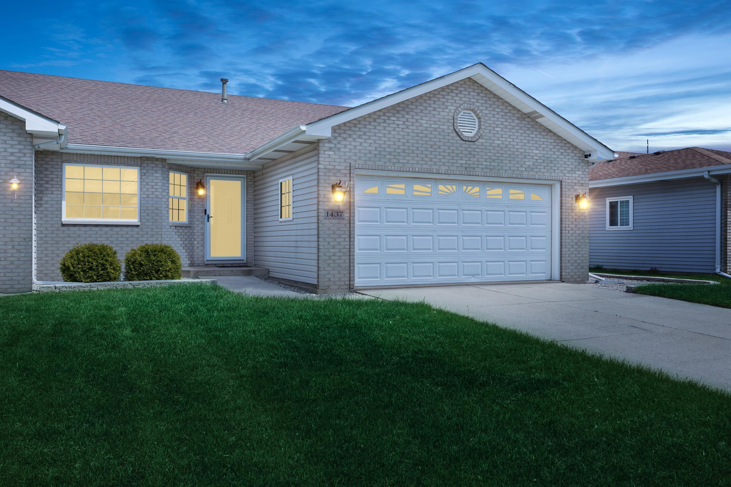 1437 Rokosz Lane, Unit 2 Dyer, IN 46311 - Photo 3 of 16 3000x2000