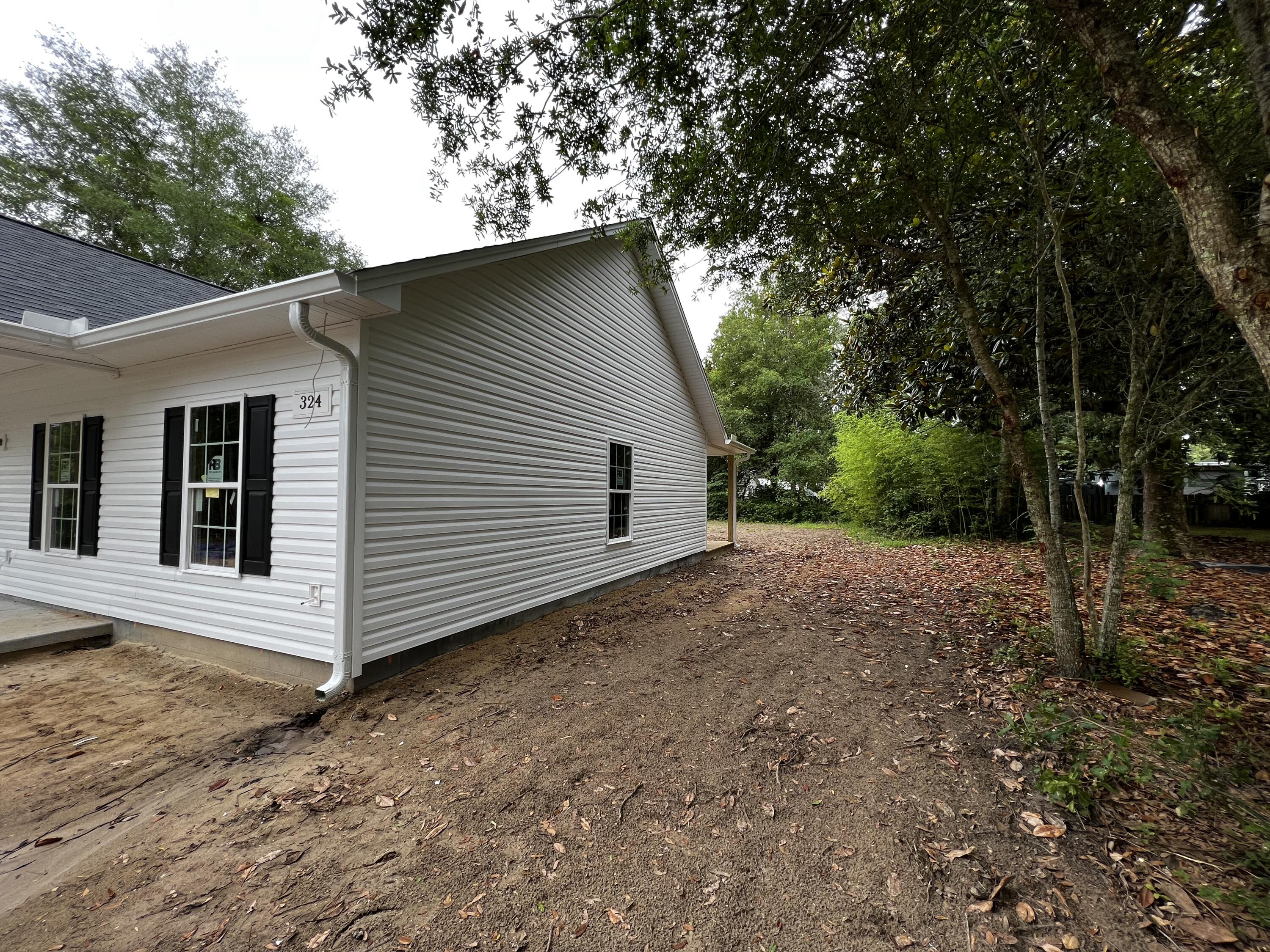 324 Warren Street Walterboro, SC 29488 - Photo 2 of 18 Side
