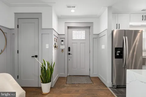 $1,100,000 | 2813 James Drive, Alexandria, VA 22303