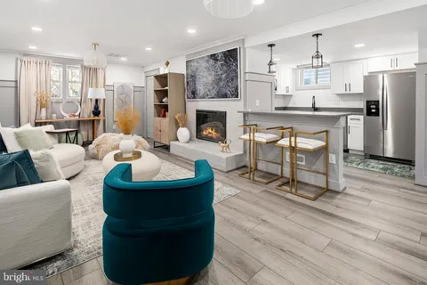 $1,100,000 | 2813 James Drive, Alexandria, VA 22303