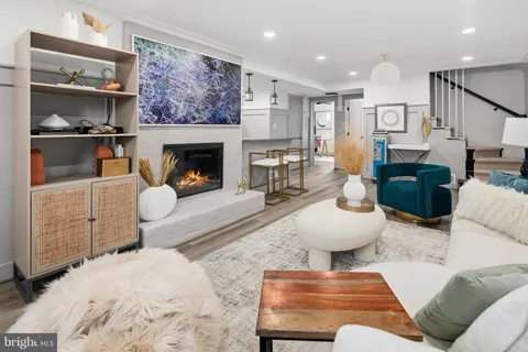 $1,100,000 | 2813 James Drive, Alexandria, VA 22303