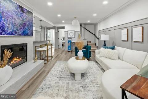 $1,100,000 | 2813 James Drive, Alexandria, VA 22303