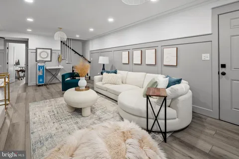 $1,100,000 | 2813 James Drive, Alexandria, VA 22303