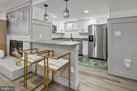 $1,100,000 | 2813 James Drive, Alexandria, VA 22303