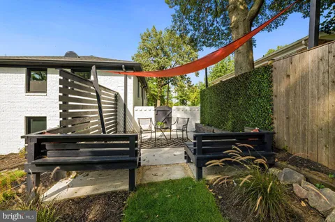 $1,100,000 | 2813 James Drive, Alexandria, VA 22303