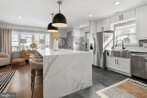 $1,100,000 | 2813 James Drive, Alexandria, VA 22303