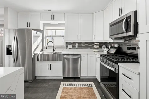 $1,100,000 | 2813 James Drive, Alexandria, VA 22303