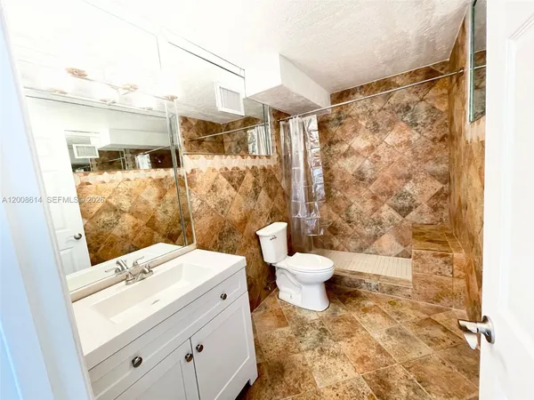 $3,300 | 600 Northeast 36th Street, Unit 801, Miami, FL 33137
