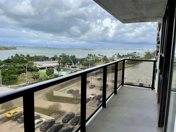 $3,300 | 600 Northeast 36th Street, Unit 801, Miami, FL 33137