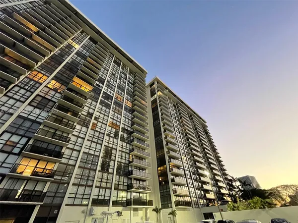 $3,300 | 600 Northeast 36th Street, Unit 801, Miami, FL 33137