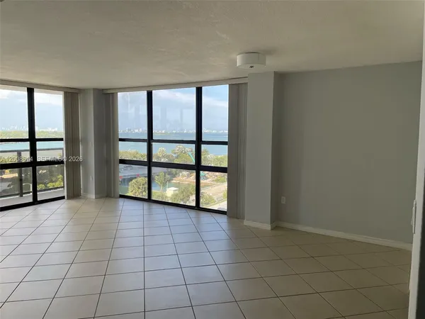 $3,300 | 600 Northeast 36th Street, Unit 801, Miami, FL 33137