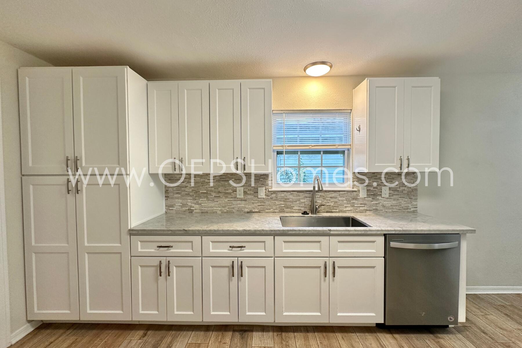 932 Emily Circle Fort Walton Beach, FL 32547 - Photo 8 of 20 a kitchen with cabinets and window