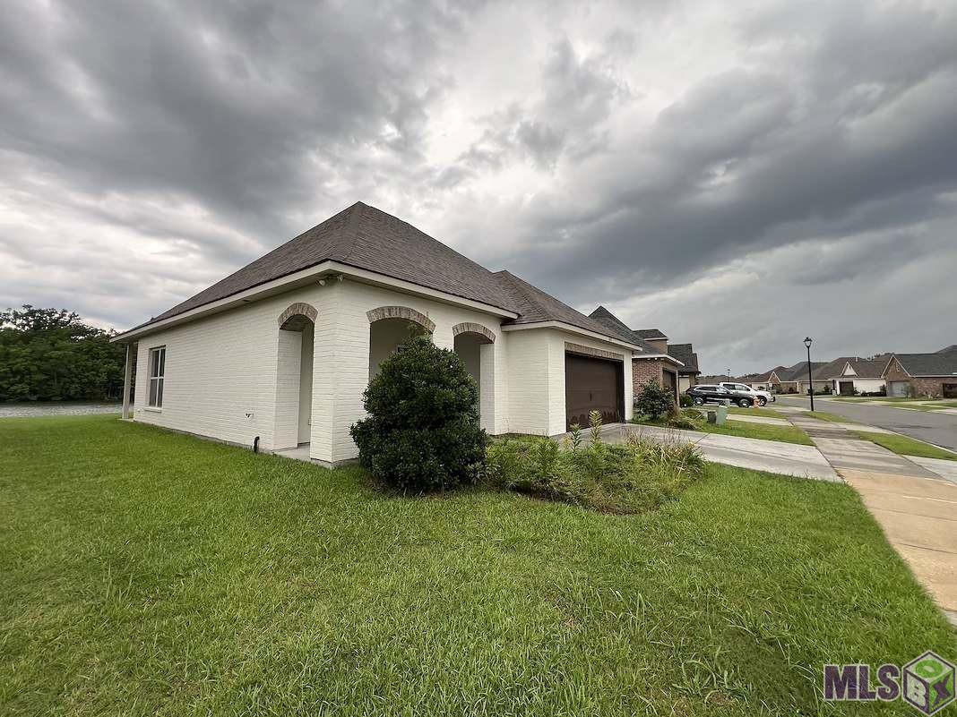 6212 Lake Edge Drive Baton Rouge, LA 70820 - Photo 2 of 31