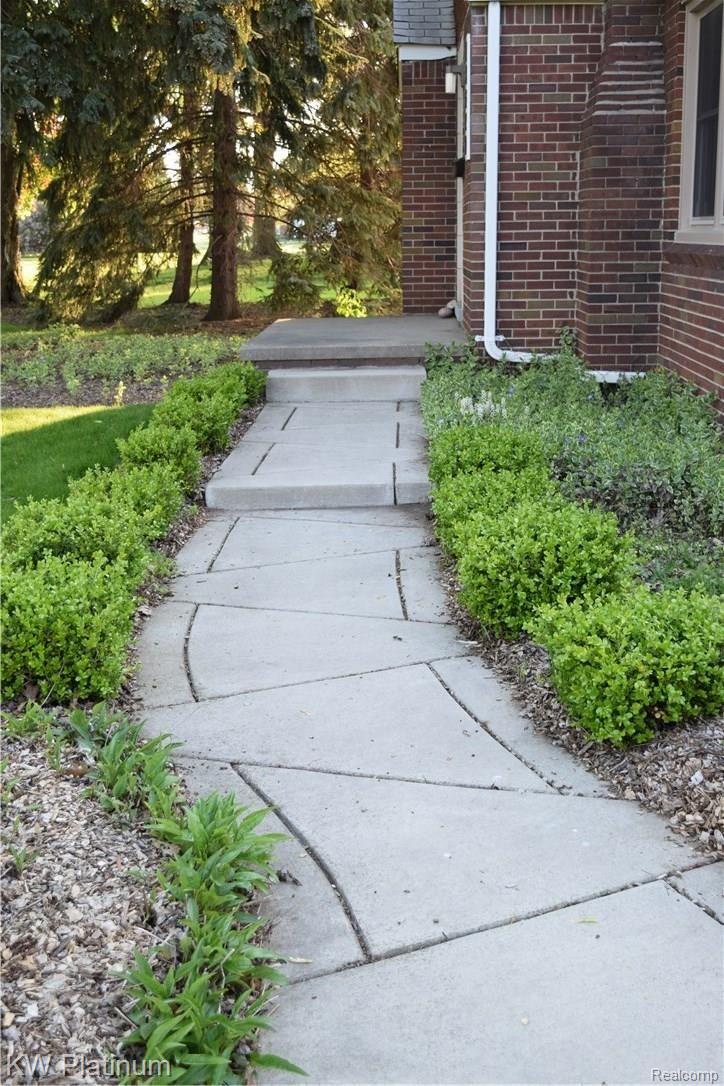 18620 Goddard Road Allen Park, MI 48101 - Photo 17 of 46 DSC_0005.JPG