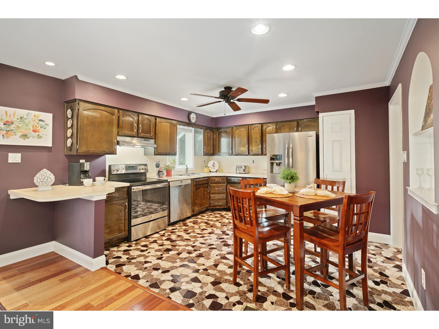 9 Briarhill Road Berlin, NJ 08009 - Photo 4 of 25 Kitchen