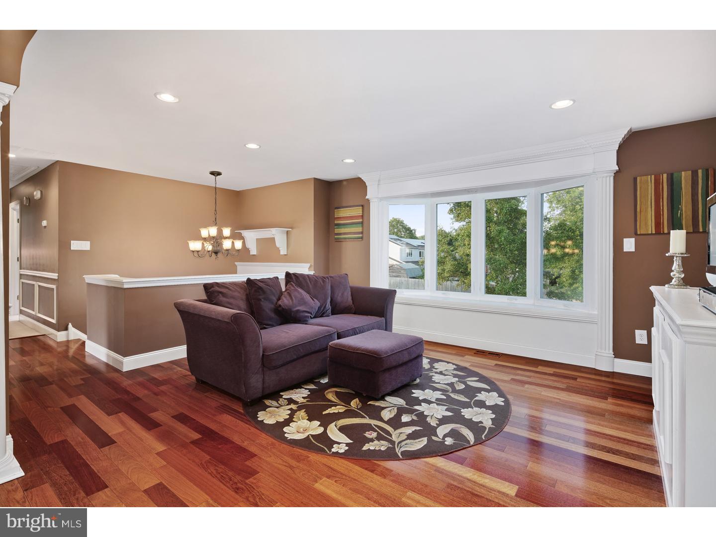 9 Briarhill Road Berlin, NJ 08009 - Photo 6 of 25 Living Room