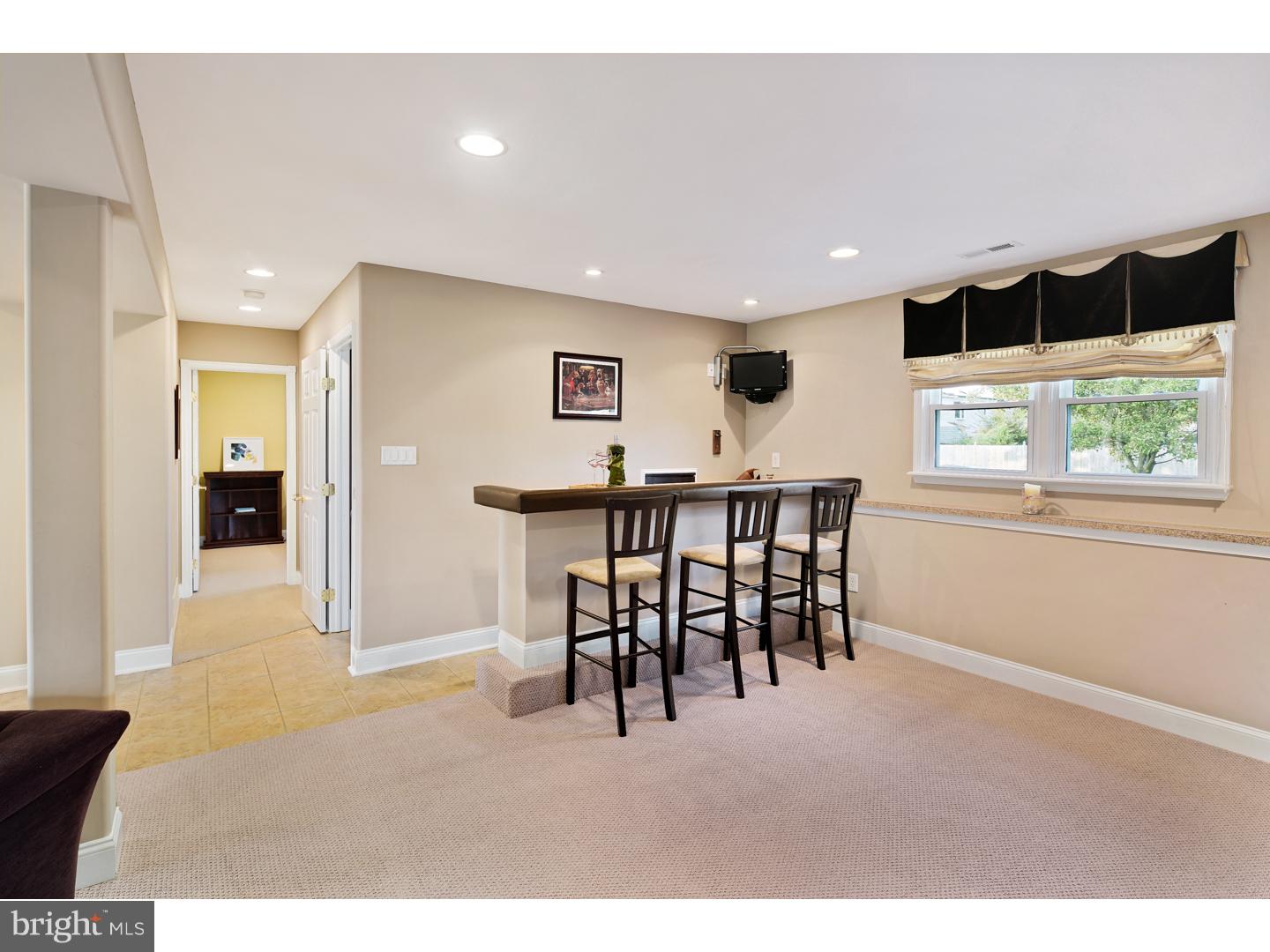 9 Briarhill Road Berlin, NJ 08009 - Photo 9 of 25 Family Room