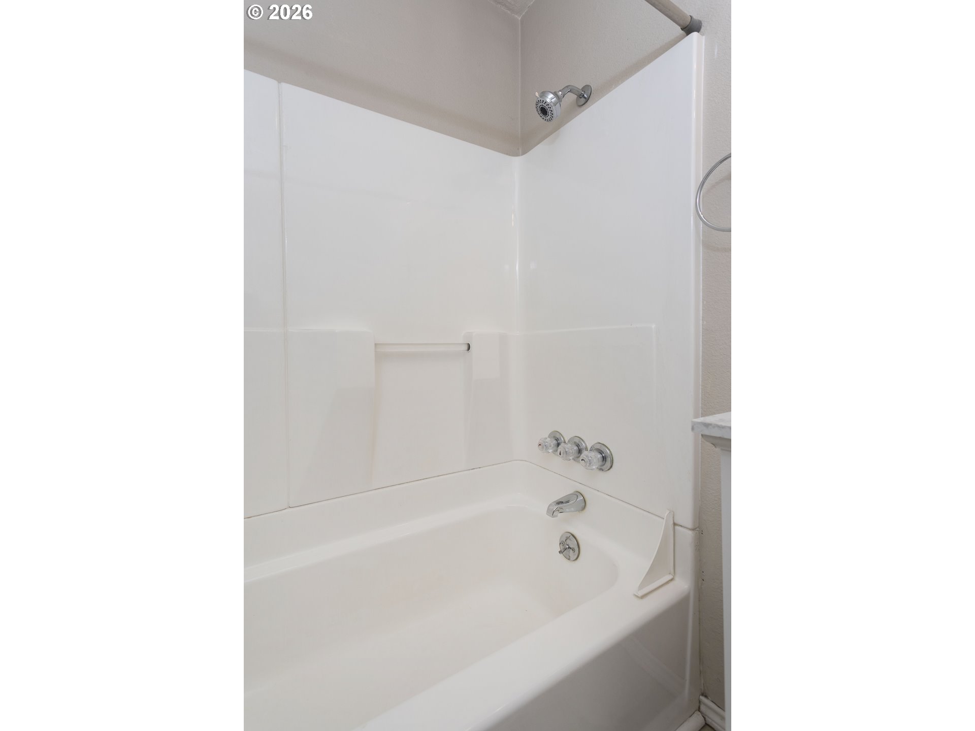 8705 Southeast Pardee Street Portland, OR 97266 - Photo 20 of 32 a bathroom with a bathtub and a shower