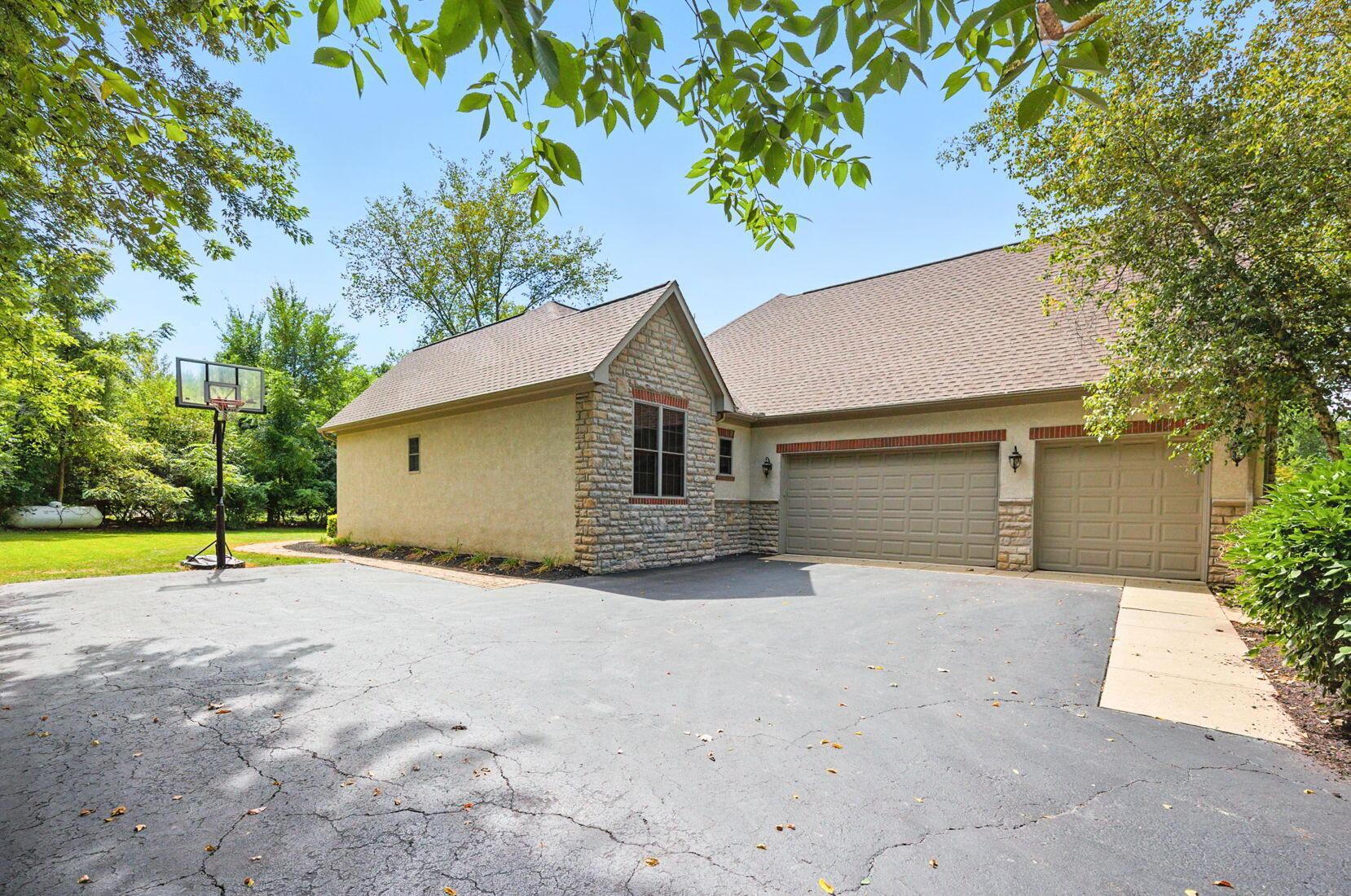 8312 Steitz Road Powell, OH 43065 - Photo 6 of 78 Side of Driveway