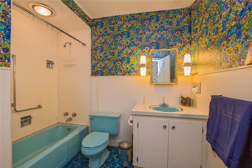 978 Buckfield Road South Paris, ME 04281 - Photo 26 of 31 Full bath in basement, retro!