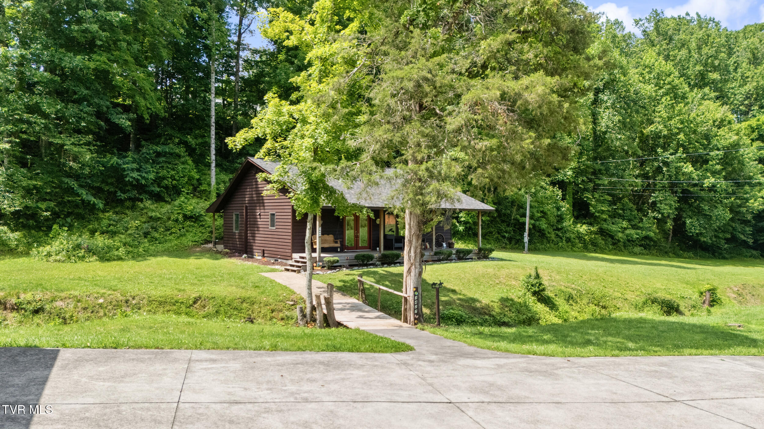 3427 Bill Douglas Road Newport, TN 37821 - Photo 5 of 50 67_wide front right (from barn)